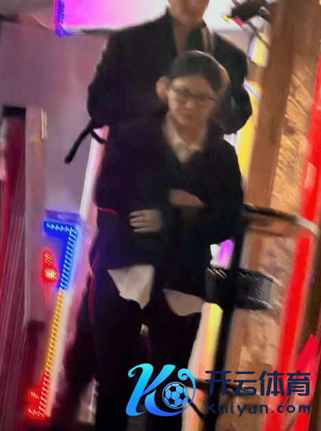 港媒曝徐冬冬尹子维甘好意思约聚画面 女方疑似有孕